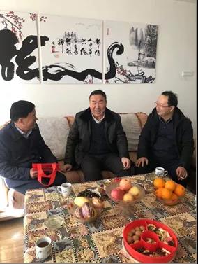 敦煌種業(yè)領(lǐng)導(dǎo)看望慰問公司老干部、老黨員及困難黨員職工