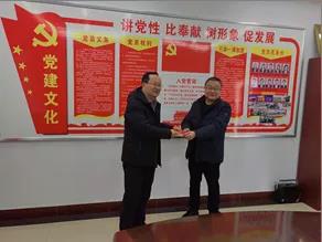 敦煌種業(yè)領(lǐng)導(dǎo)看望慰問公司老干部、老黨員及困難黨員職工