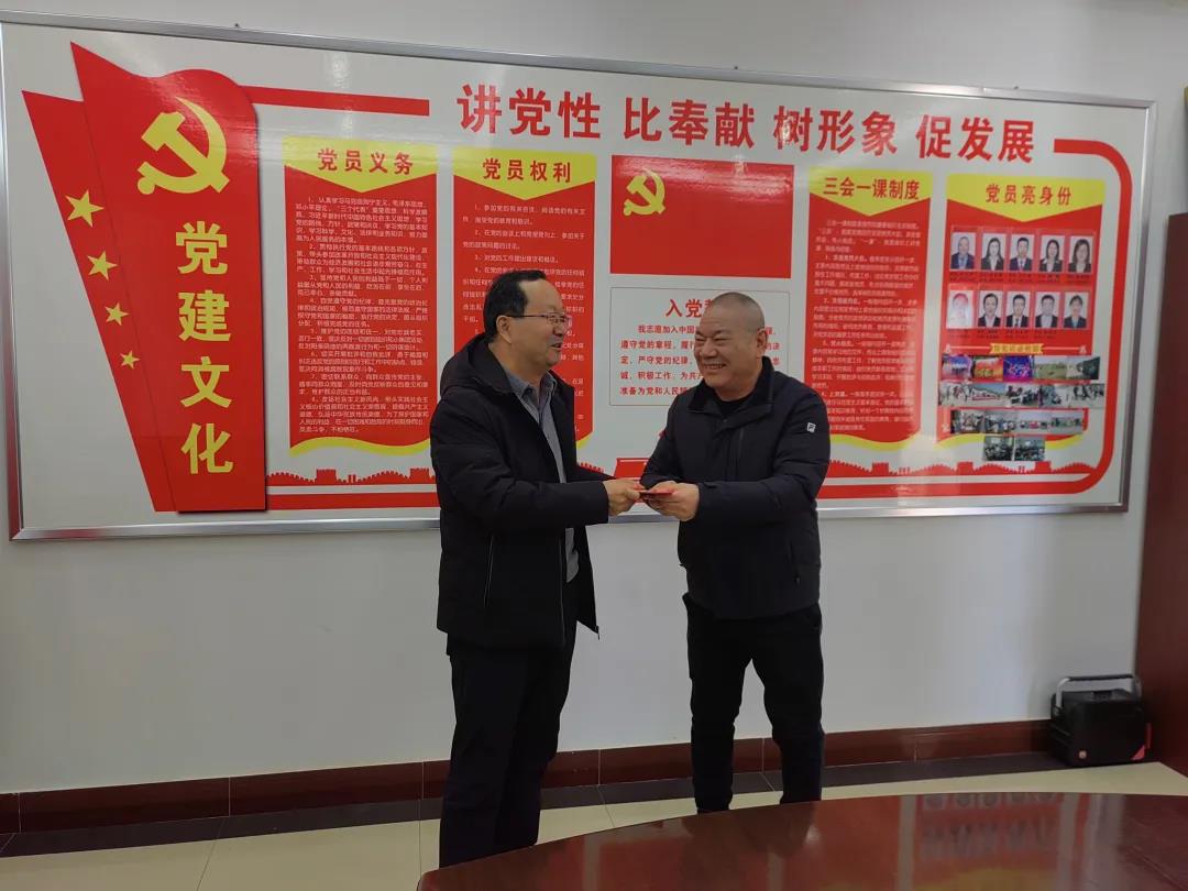 敦煌種業(yè)領(lǐng)導(dǎo)看望慰問公司老干部、老黨員及困難黨員職工